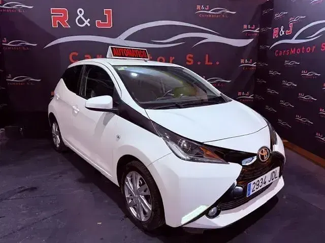 Usado Toyota Aygo X-clusiv 69 CV (50 kW) 2015 Blanco Utilitario