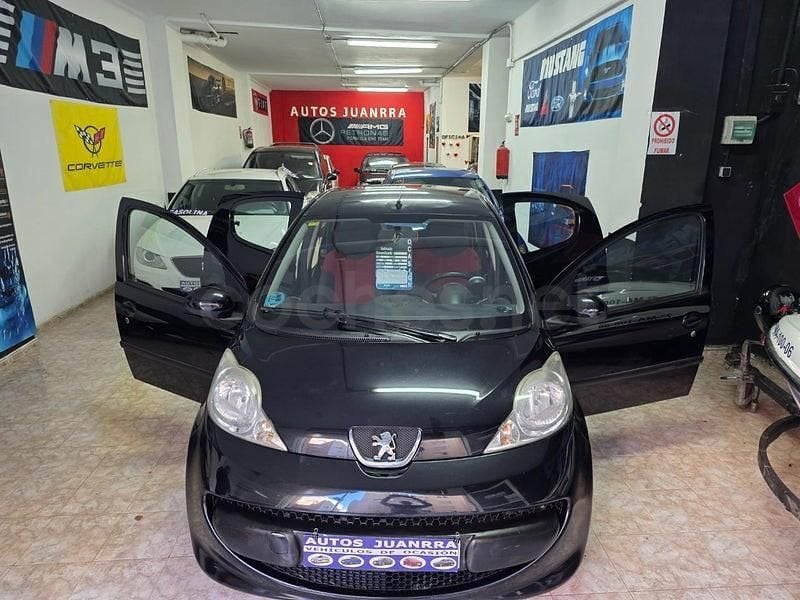 Usado Peugeot 107 Urban Move 68 CV (50 kW) 2007 Negro Utilitario