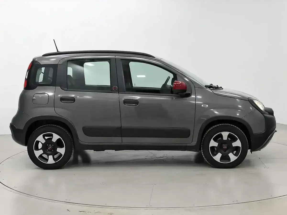 Usado Fiat Panda Cross Cross 70 CV (51 kW) 2022 Gris Utilitario