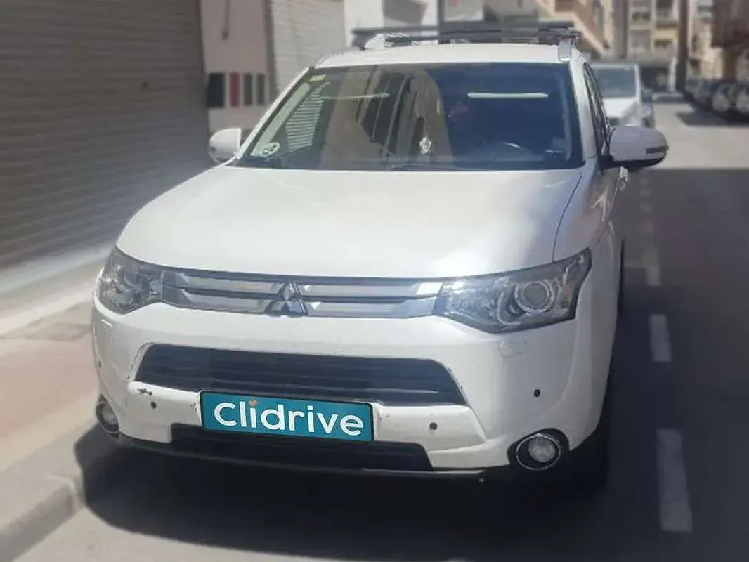 Usado Mitsubishi Outlander Motion 150 CV (110 kW) 2015 Blanco SUV