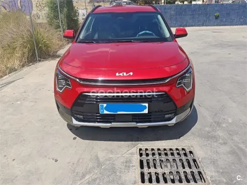 Usado Kia Niro 141 CV (103 kW) 2022 Rojo SUV