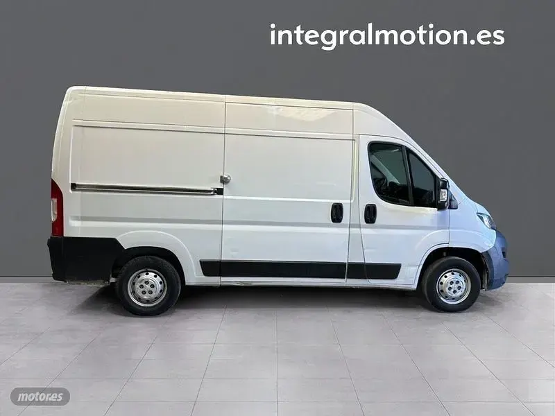 Usado Peugeot Boxer S 140 CV (102 kW) 2023 Blanco Van