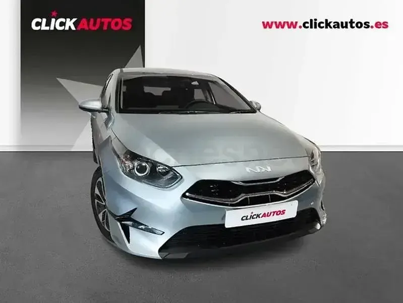 Usado Kia Ceed 100 HP (73 kW) 2025 Cinzento Citadino