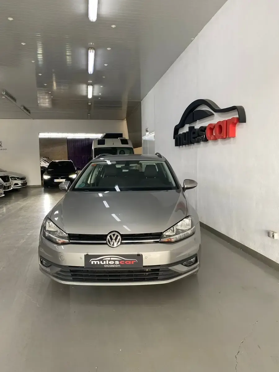 Usado VW Golf VII 115 CV (84 kW) 2019 Dorado Familiar