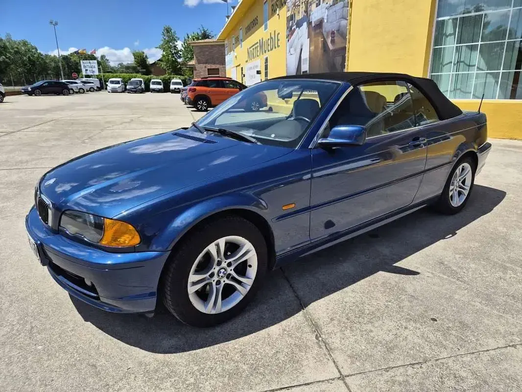 Usado BMW 323 Cabriolet 170 CV (125 kW) 2001 Azul Descapotable