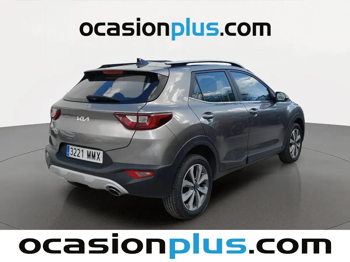 Usado Kia Stonic 101 CV (74 kW) 2024 Gris SUV