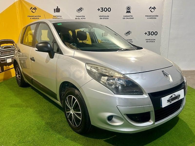 Usado Renault Scénic III Authentique 85 CV (62 kW) 2010 Gris / plata Monovolumen