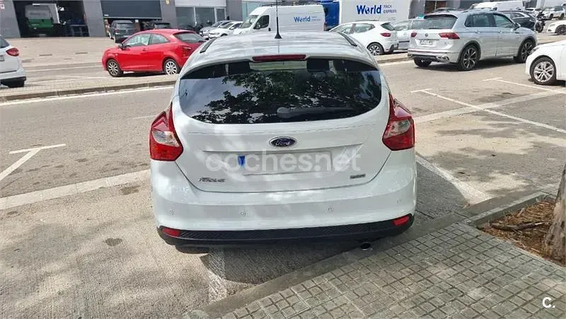 Usado Ford Focus Trend 150 CV (110 kW) 2012 Blanco Berlina