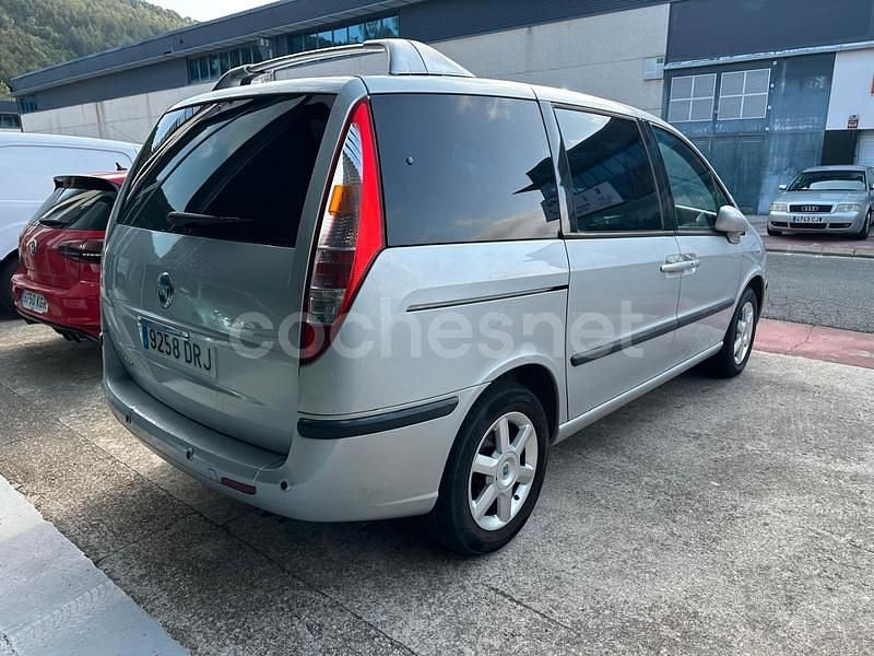 Usado Fiat Ulysse Emotion 128 CV (94 kW) 2006 Gris / plata Monovolumen