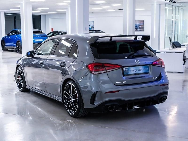 Usado Mercedes A35 AMG 306 CV (225 kW) 2022 Gris / plata Berlina