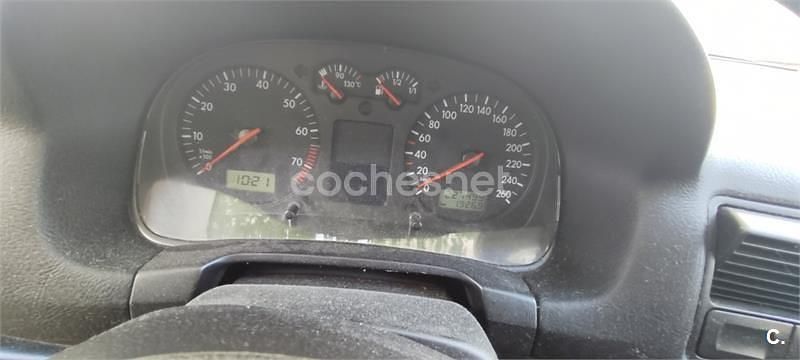Usado VW Golf IV Highline 100 CV (73 kW) 2000 Negro Familiar
