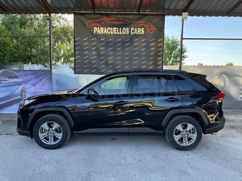 Usado Toyota RAV4 Hybrid Style 218 CV (160 kW) 2023 Negro SUV