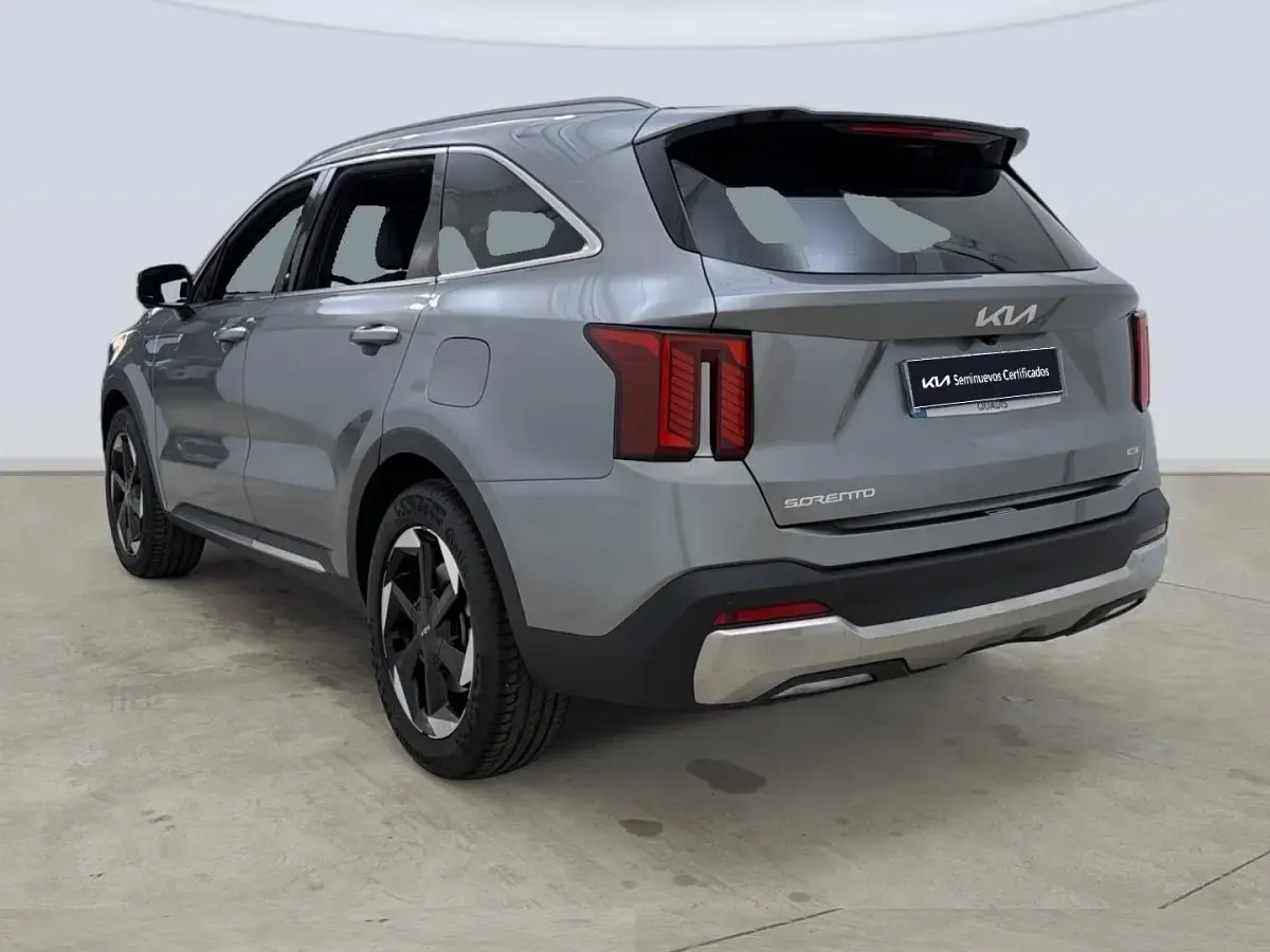 Usado Kia Sorento Premium 215 CV (158 kW) 2025 Gris SUV