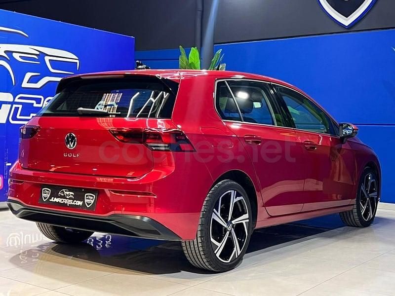 Usado VW Golf VIII Life 130 CV (95 kW) 2023 Granate Berlina