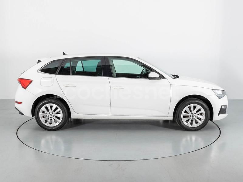 Usado Skoda Scala Ambition 95 CV (69 kW) 2023 Blanco Utilitario