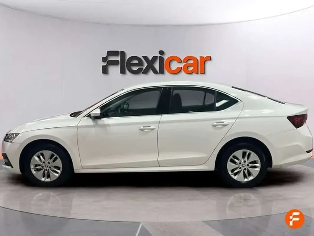 Usado Skoda Octavia Selection 116 CV (85 kW) 2022 Blanco Utilitario