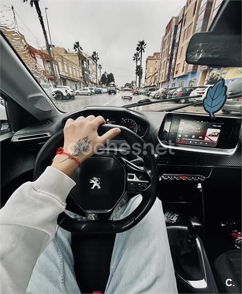 Usado Peugeot 208 Allure 100 CV (73 kW) 2020 Blanco Utilitario