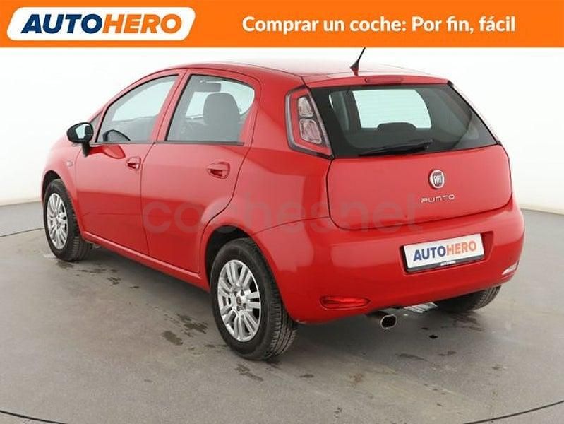 Usado Fiat Punto Pop 77 CV (56 kW) 2015 Rojo Utilitario
