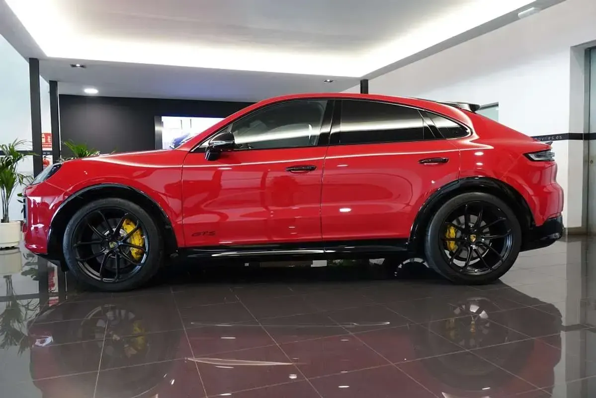 Usado Porsche Cayenne 500 CV (367 kW) 2025 Rojo SUV