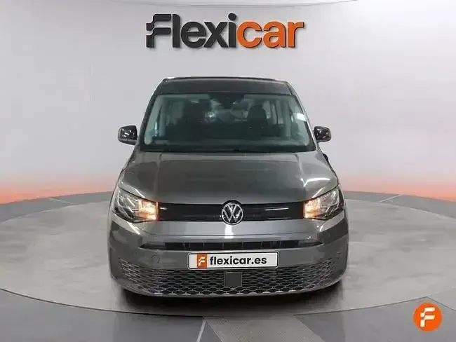 Usado VW Caddy Maxi 122 CV (89 kW) 2024 Gris / plata Monovolumen
