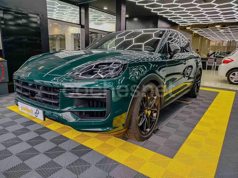 Verde Usado 2024 Porsche Cayenne Turbo E-Hybrid SUV | 210.000 € - Imagen 1/4