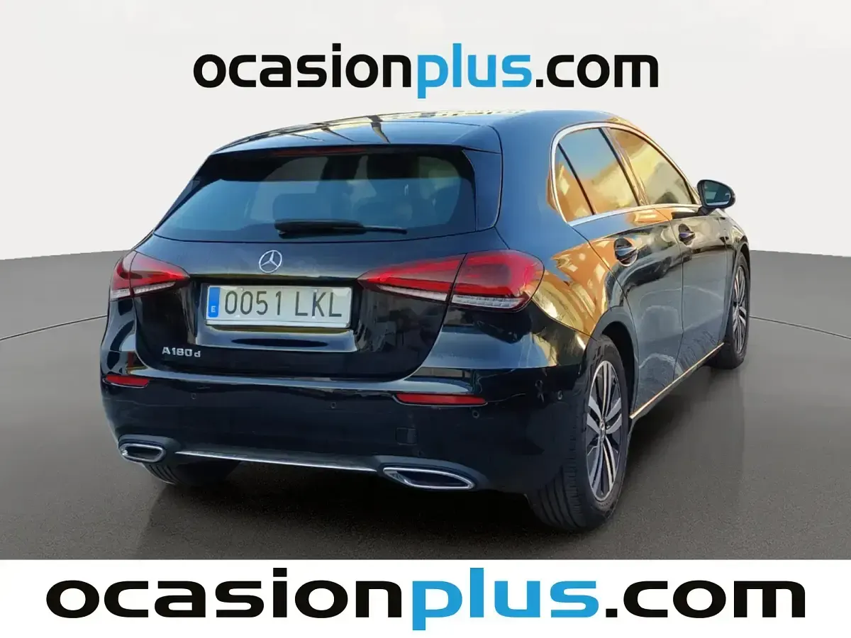 Usado Mercedes A180 116 CV (85 kW) 2020 Negro Berlina