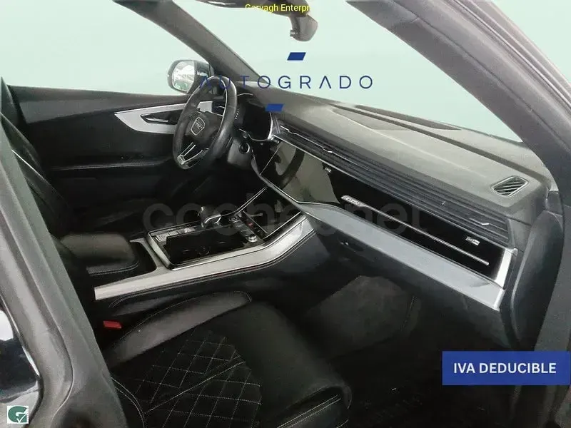 Usado Audi Q8 Ambiente 231 CV (169 kW) 2022 Gris / plata SUV