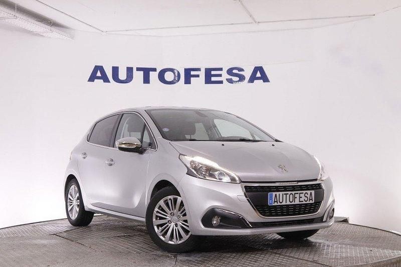 Usado Peugeot 208 Allure 82 CV (60 kW) 2015 Plata Utilitario
