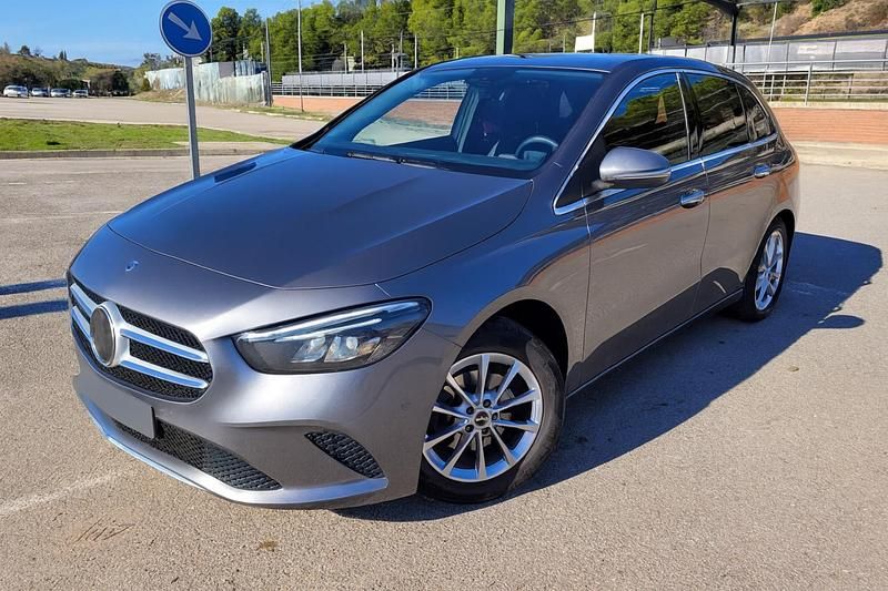 Usado Mercedes B200 156 CV (114 kW) 2019 Gray Utilitario