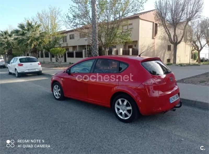 Usado Seat Leon Reference 102 CV (75 kW) 2006 Rojo Utilitario