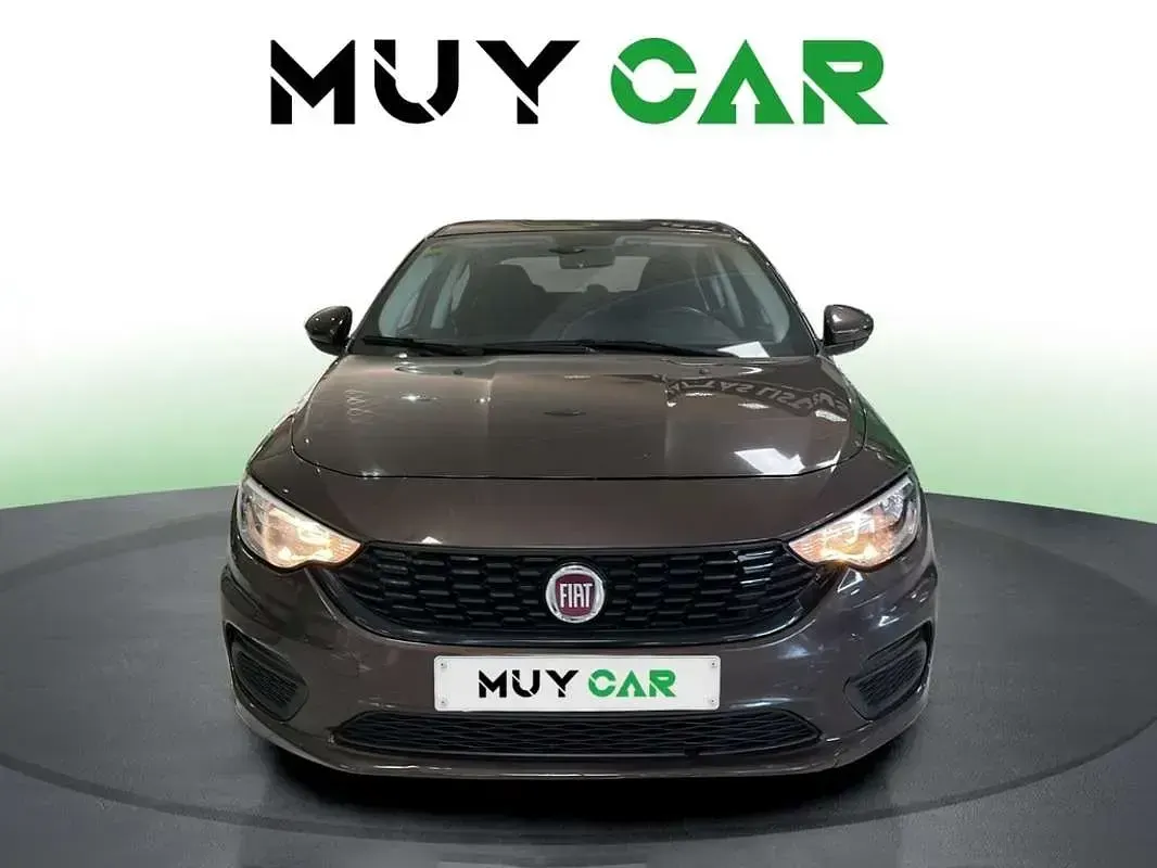 Usado Fiat Tipo Easy 95 CV (69 kW) 2018 Marrón Berlina