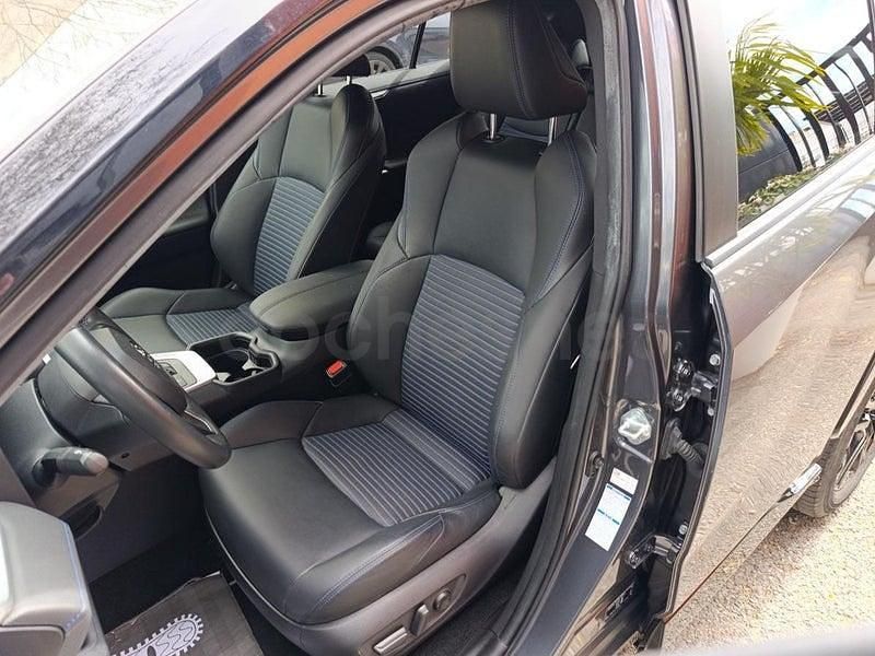 Usado Toyota RAV4 Hybrid Style 222 CV (163 kW) 2021 Gris / plata SUV