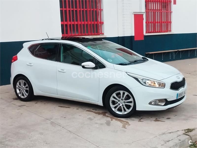 Blanco Usado 2012 Kia Ceed GT Berlina | 4500 € (Un poco caro) - Imagen 1/4