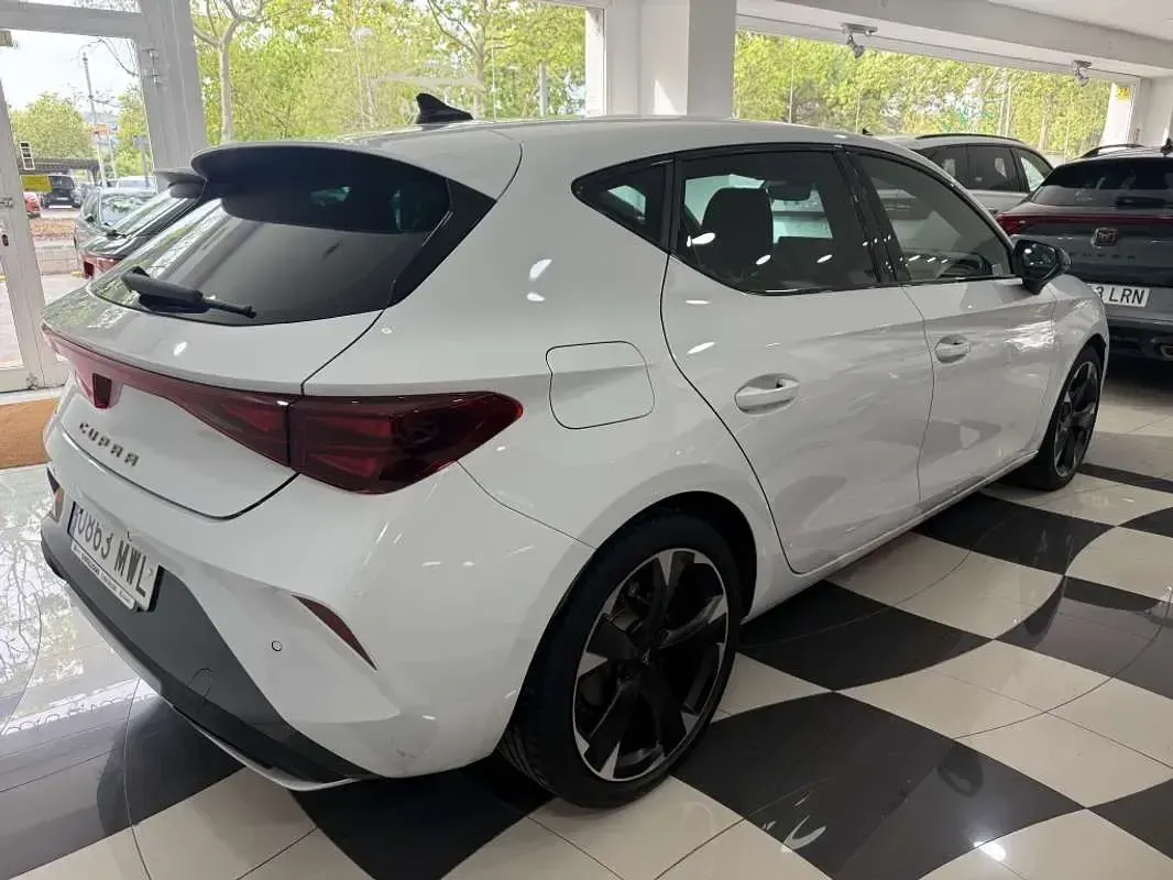 Usado Cupra Leon 150 CV (110 kW) 2024 Blanco Utilitario