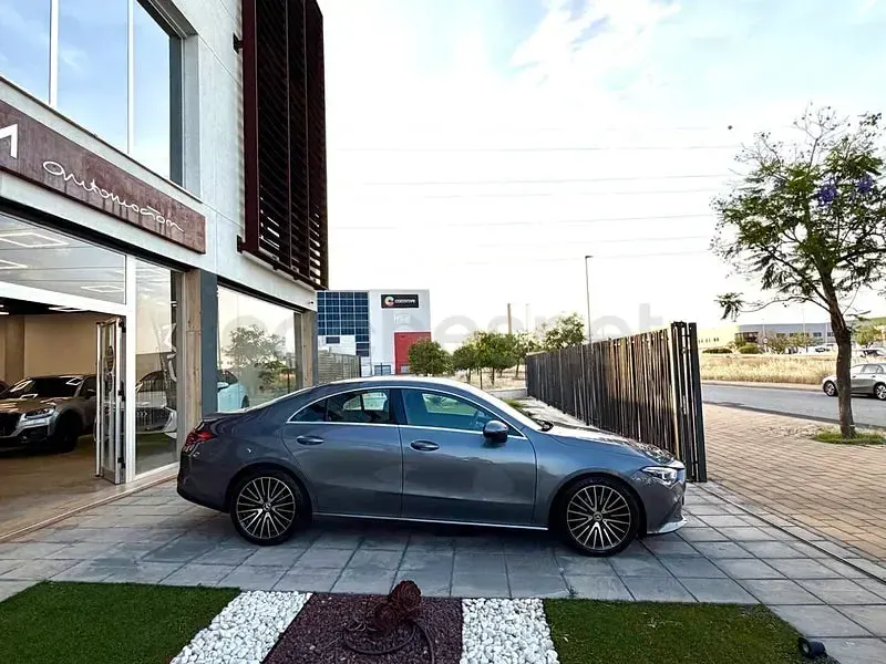 Usado Mercedes CLA200 150 CV (110 kW) 2021 Gris / plata Berlina