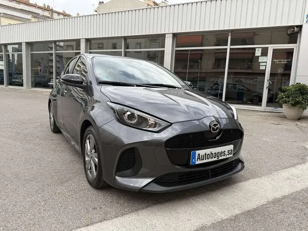 Usado Mazda 2 Exclusive-Line 116 CV (85 kW) 2025 Gris Utilitario