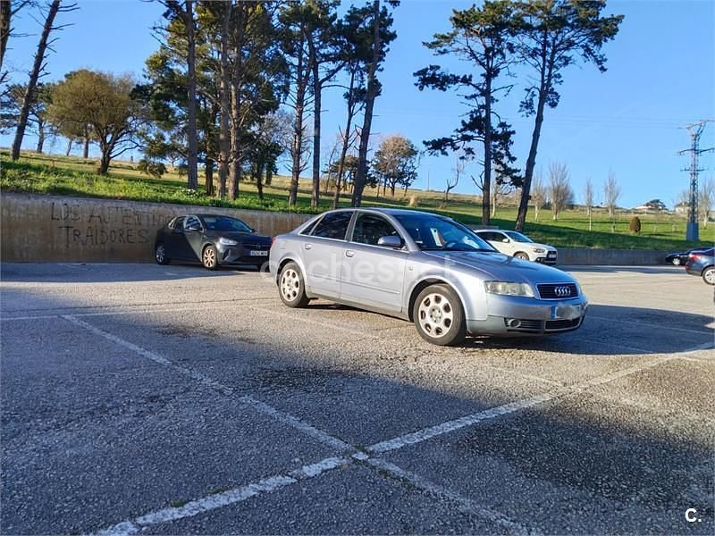 Usado Audi A4 130 CV (95 kW) 2004 Gris / plata Berlina