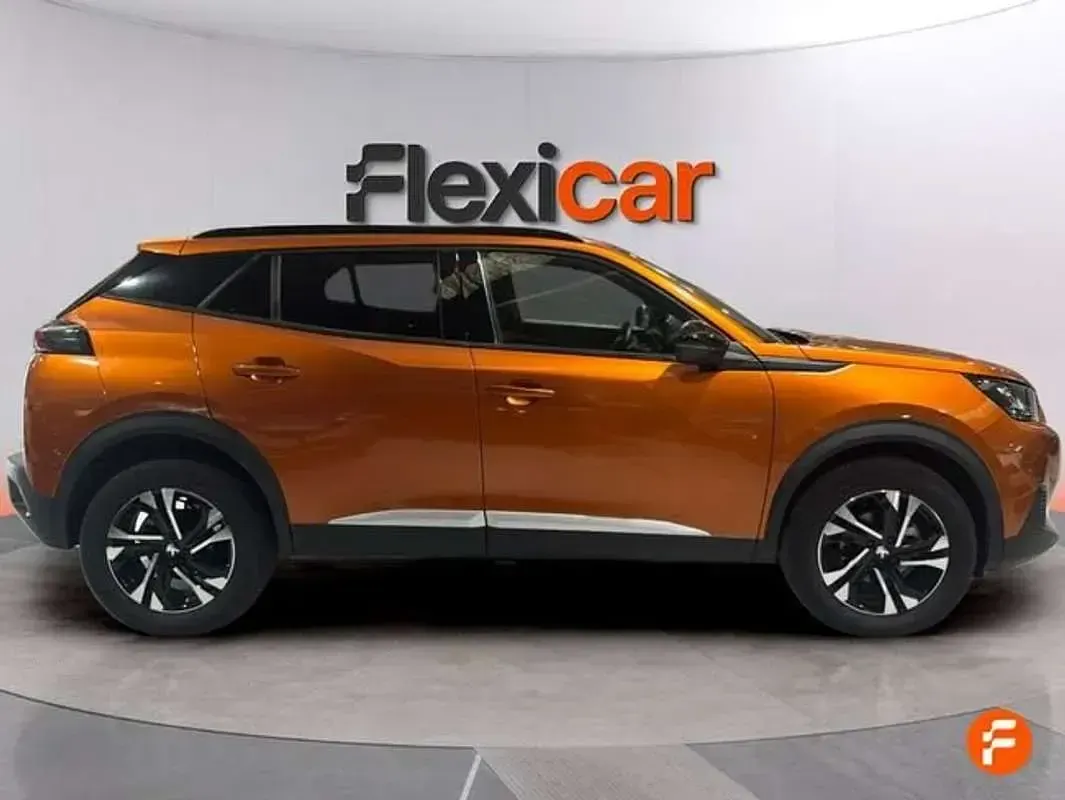 Usado Peugeot 2008 Allure 131 CV (96 kW) 2023 Naranja SUV