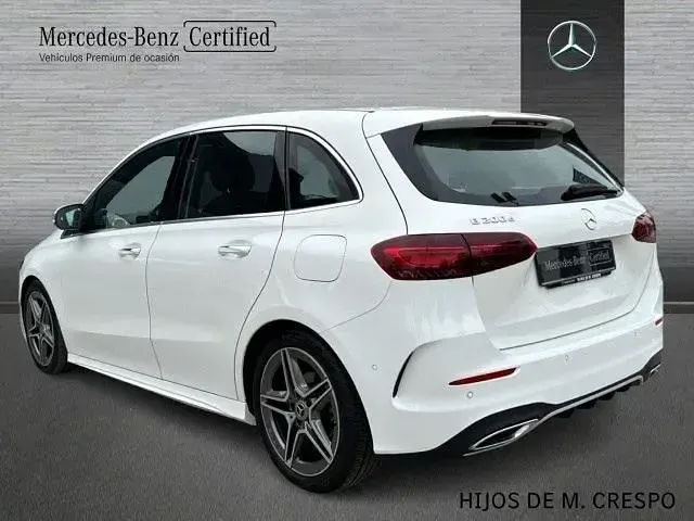 Usado Mercedes B200 150 CV (110 kW) 2025 Blanco polar Utilitario