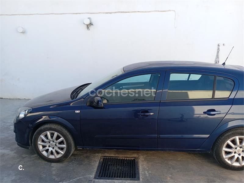 Azul Usado 2005 Opel Astra Enjoy Berlina | 4000 € (Precio justo) - Imagen 1/4