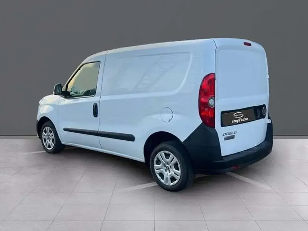 Usado Fiat Doblò 95 CV (69 kW) 2021 Blanco Monovolumen