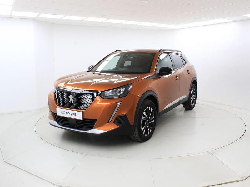 Usado Peugeot 2008 Allure 130 CV (95 kW) 2023 Orange fusion (metalizado) SUV