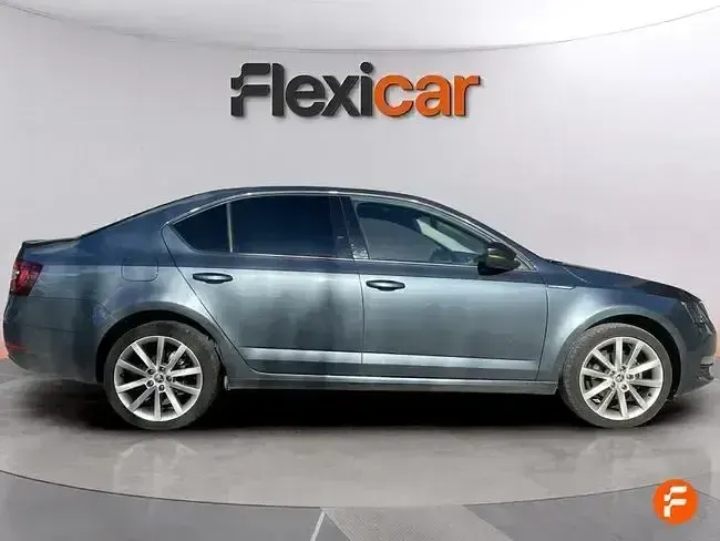 Usado Skoda Octavia Ambition 150 CV (110 kW) 2020 Negro Berlina