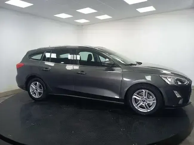 Usado Ford Focus Trend 125 CV (91 kW) 2019 Gris Familiar