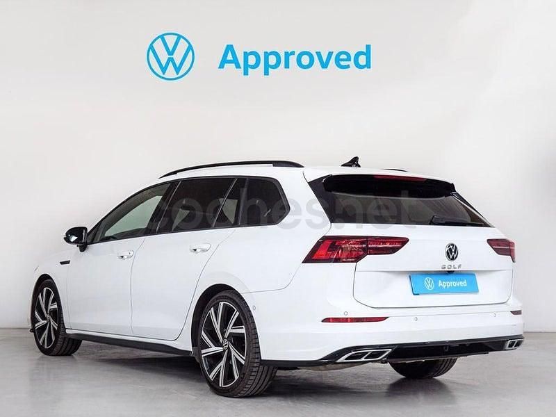 Usado VW Golf VIII R-line 150 CV (110 kW) 2021 Blanco Familiar