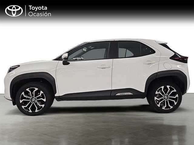 Usado Toyota Yaris Hybrid Active 116 CV (85 kW) 2022 Blanco Pickup/Camioneta