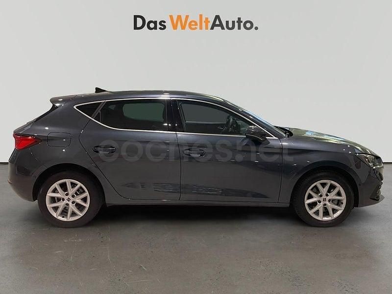 Usado Seat Leon Style 116 CV (85 kW) 2025 Gris / plata Berlina