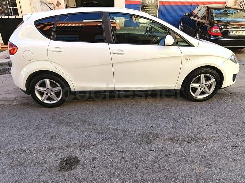 Usado Seat Altea Style 105 CV (77 kW) 2011 Blanco Monovolumen