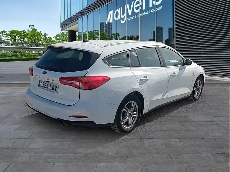 Usado Ford Focus Trend 120 CV (88 kW) 2022 Blanco Familiar