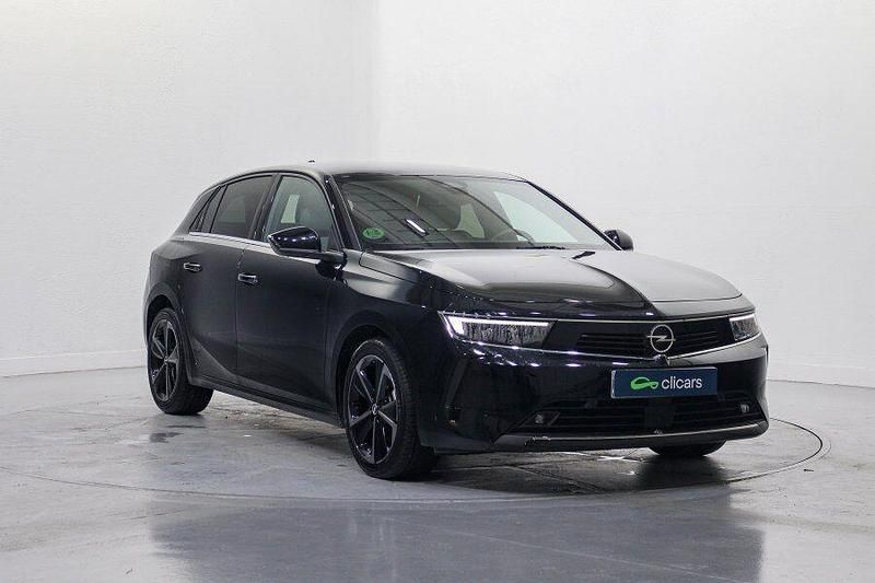 Usado Opel Astra Elegance 130 CV (95 kW) 2022 Negro Berlina